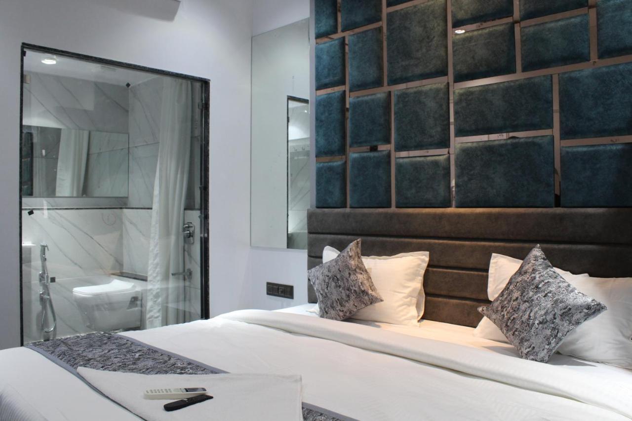 Hotel The Lowell Сурат Екстериор снимка