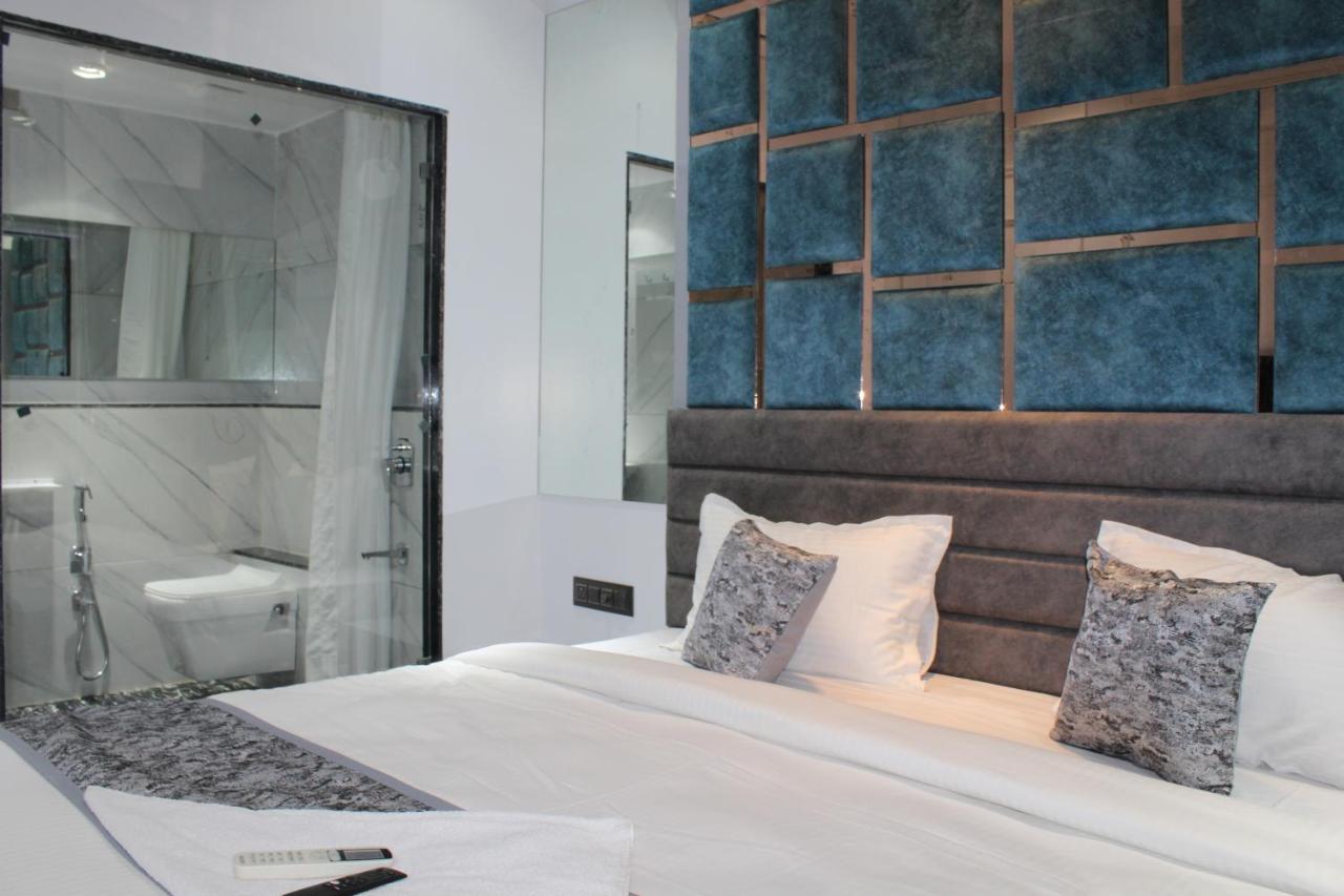 Hotel The Lowell Сурат Екстериор снимка