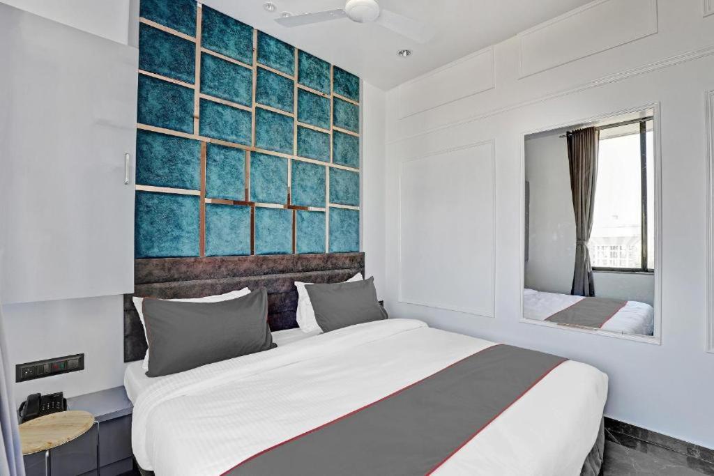 Hotel The Lowell Сурат Екстериор снимка