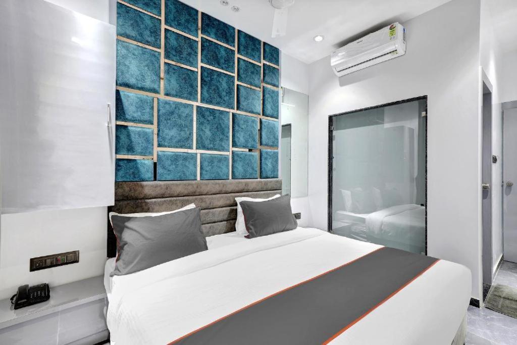 Hotel The Lowell Сурат Екстериор снимка