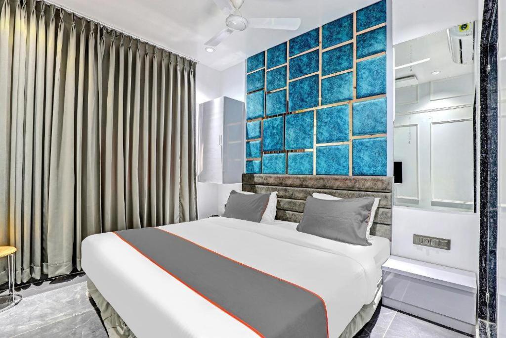Hotel The Lowell Сурат Екстериор снимка