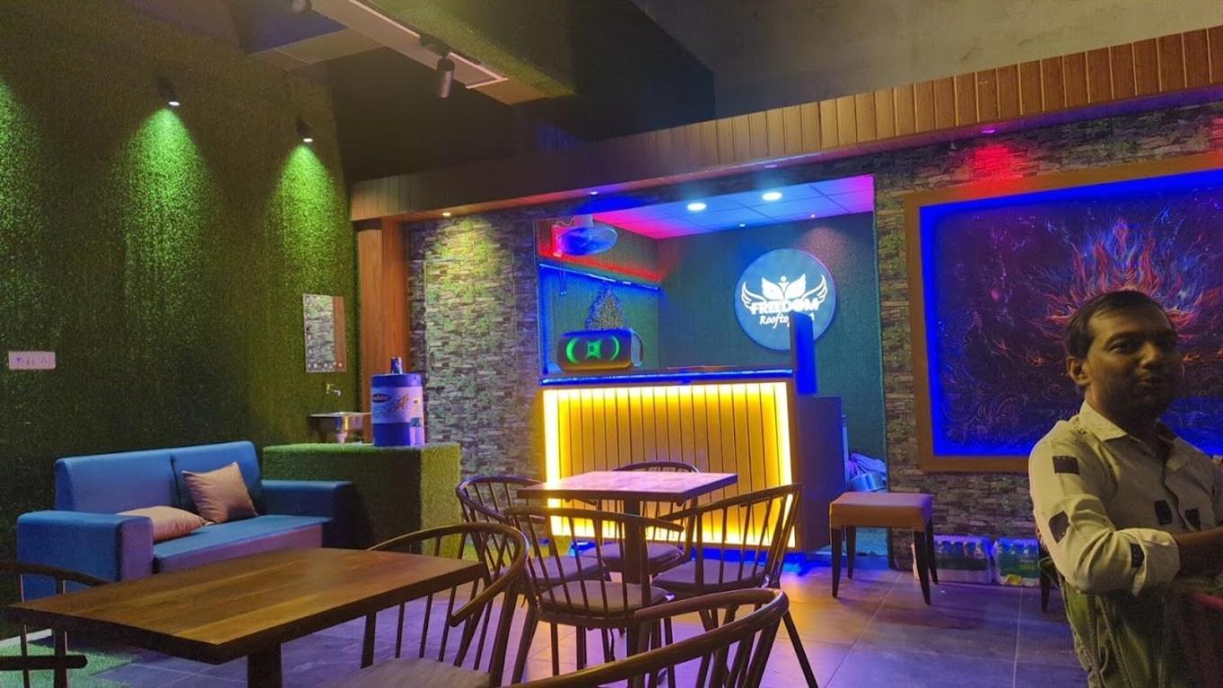 Hotel The Lowell Сурат Екстериор снимка